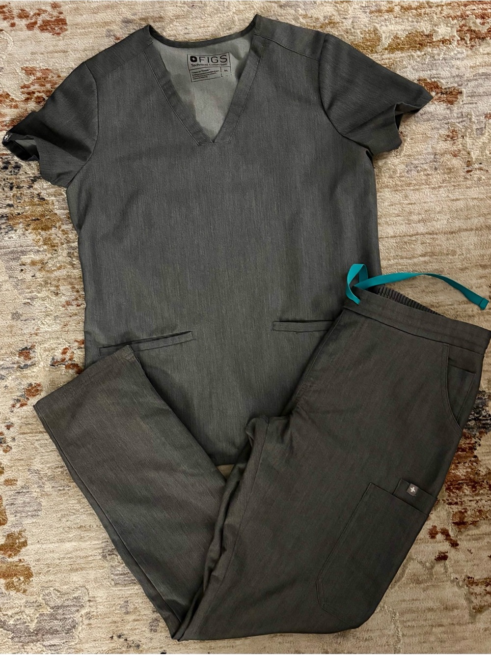 Figs Graphite Scrub Set